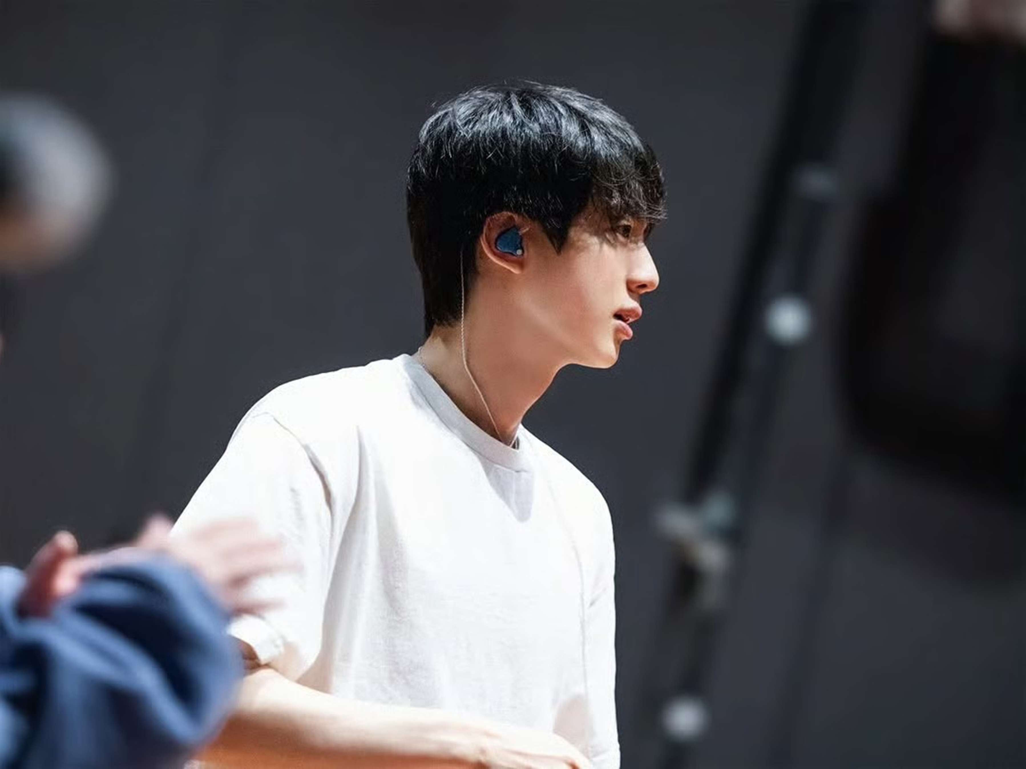 BTS JIN、アンコール公演控えて圧巻のビジュアル公開 | KOREA WAVE